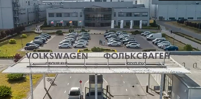 «Конкуренты ловят каждое наше слово, бегут нам сразу палки в колёса вставлять», — губернатор Калужской области пообещал запустить бывший завод Volkswagen в 2024 году