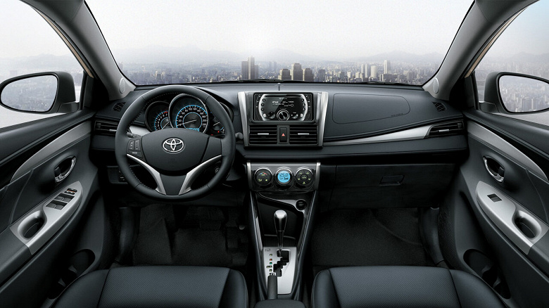 Седан Toyota Vios с надёжным мотором и «автоматом» значительно подешевел в России. Теперь он доступнее Lada Vesta