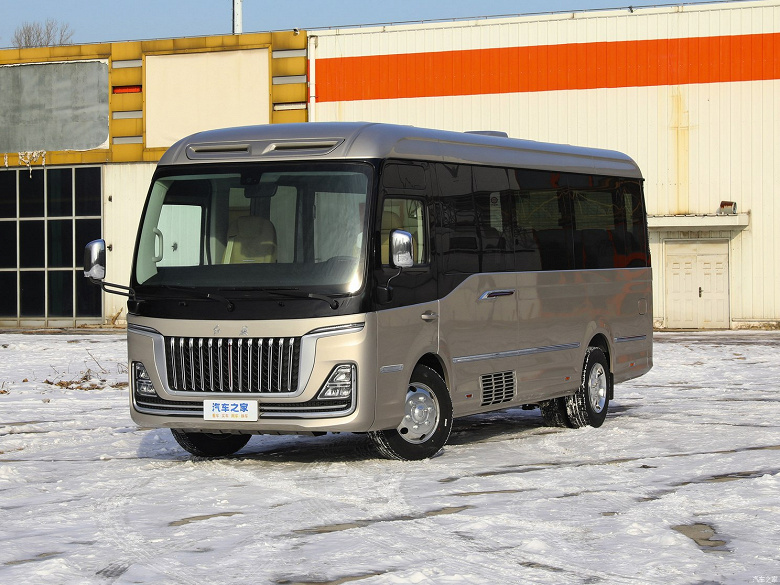 Китайцы представили замену очень популярному в КНР Toyota Coaster. Hongqi Guoyue получил 3,0-литровый мотор и три версии: бизнес, люкс и флагманскую