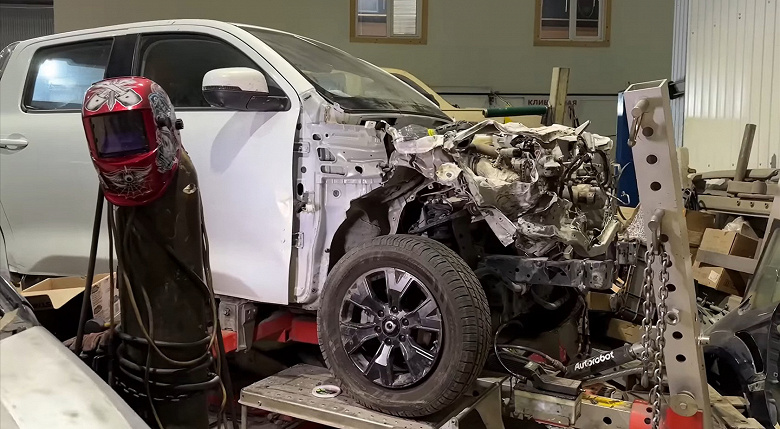 &laquo;Клубный сервис&raquo; показал рамный пикап Great Wall Poer после того, как в него &laquo;прилетело&raquo; колесо от КамАЗа