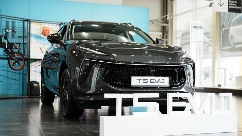 В январе 2024 года в Калининграде стартует производство кроссовера Forthing T5 EVO со 197-сильным мотором. Машину адаптируют для России