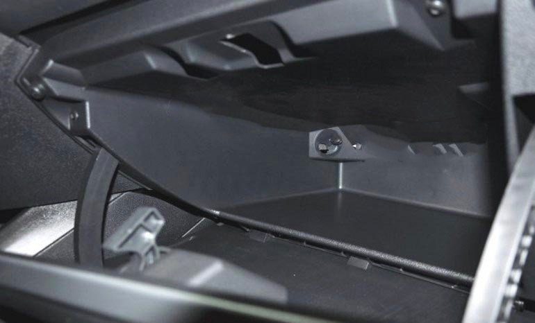 В Lada Vesta NG вернется функция охлаждения перчаточного ящика, которую убрали два месяца назад из-за прекращения поставок механизма из Германии