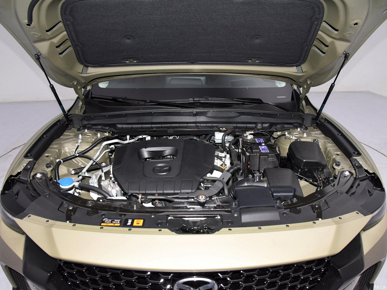 Больше и современнее Mazda CX-5, но с аналоговой приборной панелью и атмосферными двигателями. Производство Mazda CX-50 стартовало в Китае