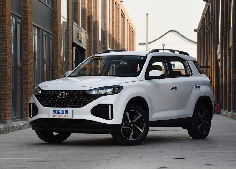 В России начали продавать кроссовер Hyundai ix35 последнего поколения.Он ненамного дороже Lada Vesta