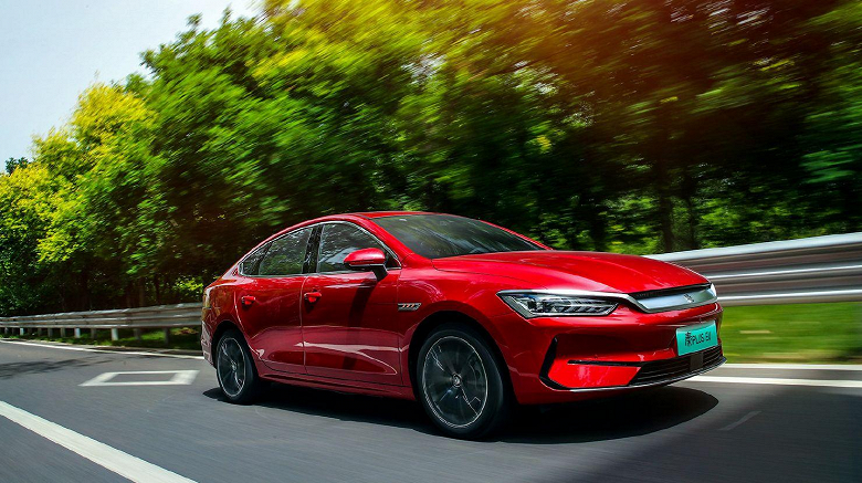 Пока Tesla проектирует, BYD уже выпускает такие машины. Дешёвый и мощный электромобиль с новыми функциями BYD Qin Plus DM-i 2023 представят 7 апреля