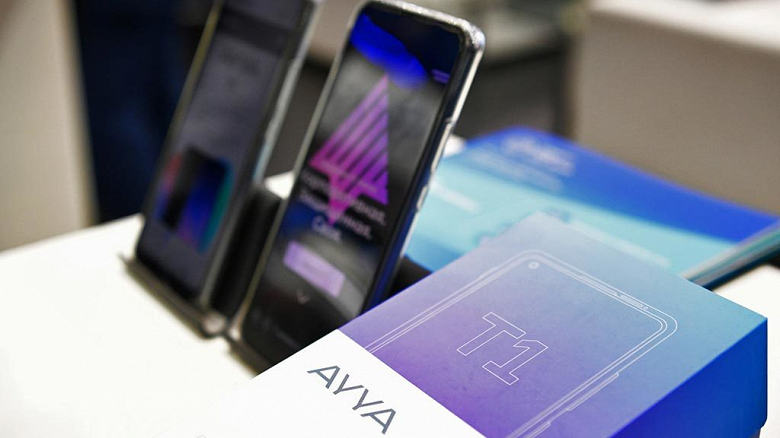 Заменить iPhone не вышло. За полтора года продано всего 905 российских смартфонов AYYA T1