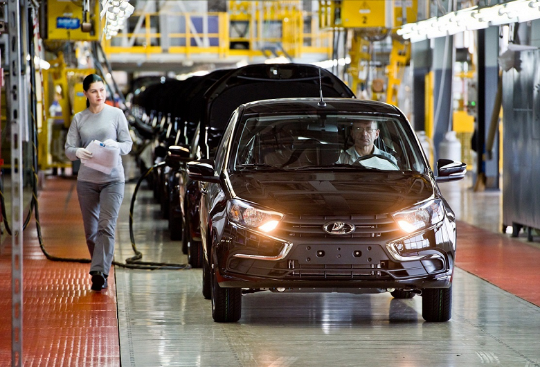 АвтоВАЗ снимает с производства три версии Lada Granta. Но они могут вернуться