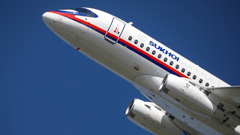 Глава Минпромторга рассказал, в чём российский лайнер SSJ-100 не уступает аналогам Boeing и Airbus