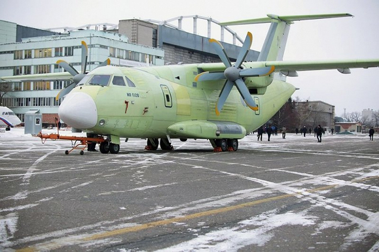 Работы над новейшим российским транспортным самолетом Ил-112В остановили из-за необходимости доработки двигателя