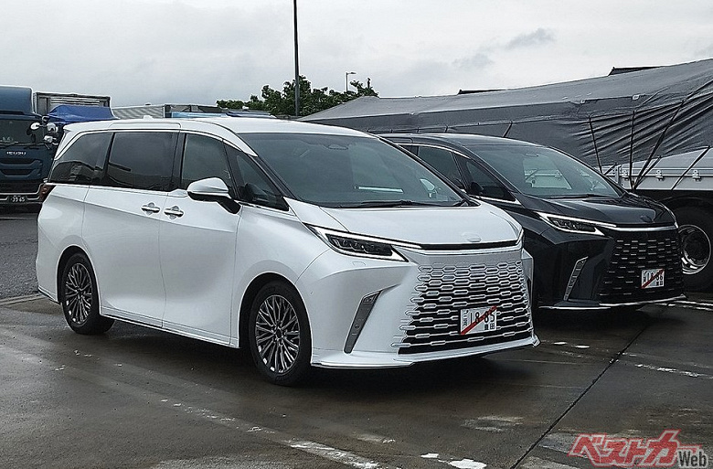 Роскошнее Toyota Alphard, с новыми моторами и 48-дюймовым экраном в салоне. Новый Lexus LM засветился в Японии