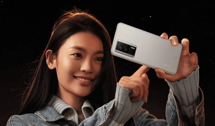 Живое фото Poco F5 Pro подтверждает, что это клон Redmi K60. Ждем SoC Snapdragon 8 Plus Gen 1, аккумулятор 5500 мА·ч и 64-мегапиксельную камеру