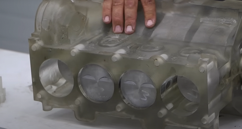 Создан прозрачный двигатель от «Жигулей» из жидкого стекла