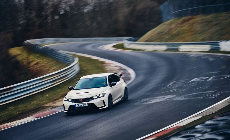 Honda Civic Type RS установил рекорд в Нюрбургринге. Это сняли на видео