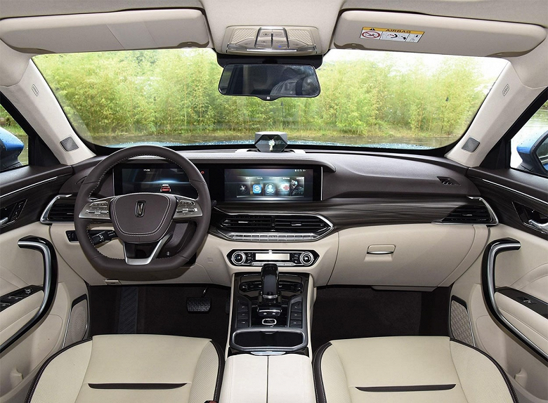 Вывеску Nissan на новом заводе Lada демонтировали. Там будут собирать FAW Bestune T77 и другие машины