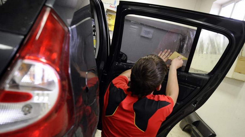 В России предлагают разрешить тонировку передних боковых стекол автомобиля