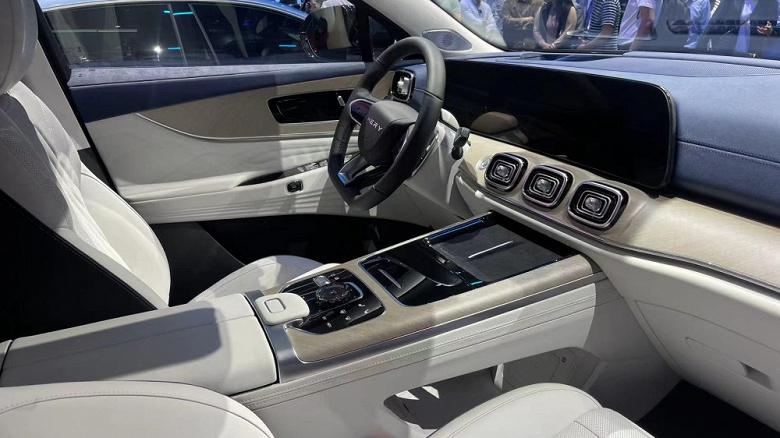 4,26 секунды до 100 км/ч и больше 1400 км на баке бензина. Представлен флагманский кроссовер Chery Tiggo 9 – он появится в России в октябре