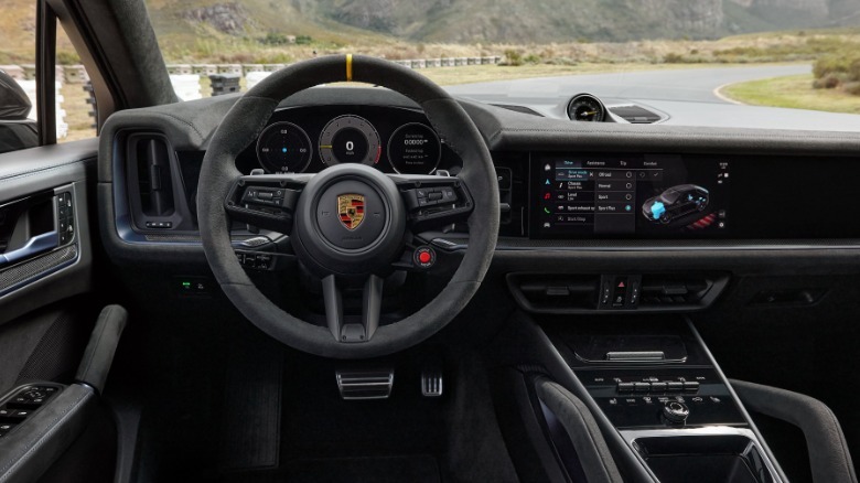 650 л.с., три экрана в салоне и возвращение двигателя V8. Представлен новейший Porsche Cayenne 2024