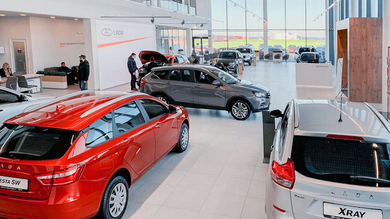 «Мы, естественно, инфляционно поднимаем цены — все поднимают», — АвтоВАЗ повышает цены на Lada с 1 мая. Теперь официально