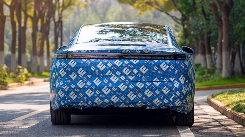 Первый седан Exeed разгоном до 100 км/ч за 3 с и запасом хода 700 км приедет в Россию