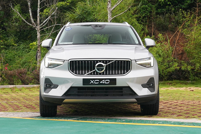 197 л.с., полный привод, 8-ступенчатый автомат. В России начали продавать Volvo XC40 из Китая – сколько за него просят?