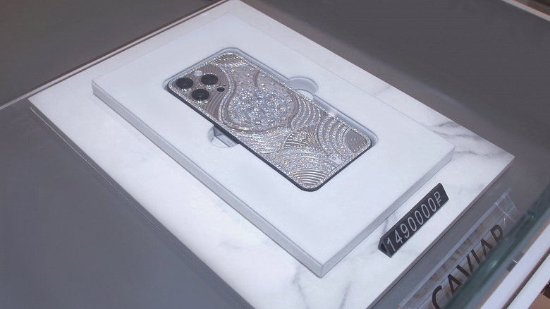 Самый дорогой в мире iPhone 14 Pro Max можно заказать в ЦУМе — за 36 миллионов рублей