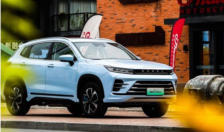 Запас хода 1000 км, расход 1,76 л на 100 км, Snapdragon 8155 и автопилот. Chery представила сразу пять версий нового Exeed LX