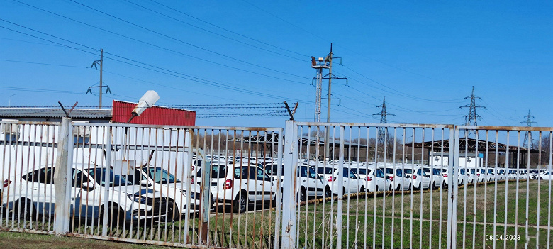 АвтоВАЗ продолжает выпускать некомплектные Granta и Vesta NG. Для первой не хватает электроусилителей руля, для второй – стабилизаторов поперечной устойчивости