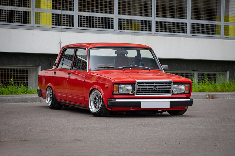 В России большинство автомобилей Lada старше 10 лет, эксперты замечают малую скорость обновления автопарка