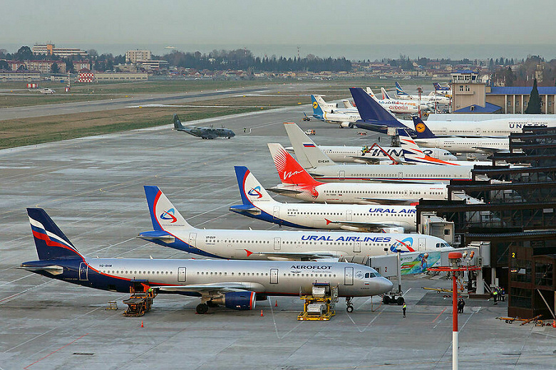 Российские авиакомпании попросили освобождения от налога на сверхприбыль. Прибыль 2022 года планируют пустить на покупку запчастей и обновление парка самолетов