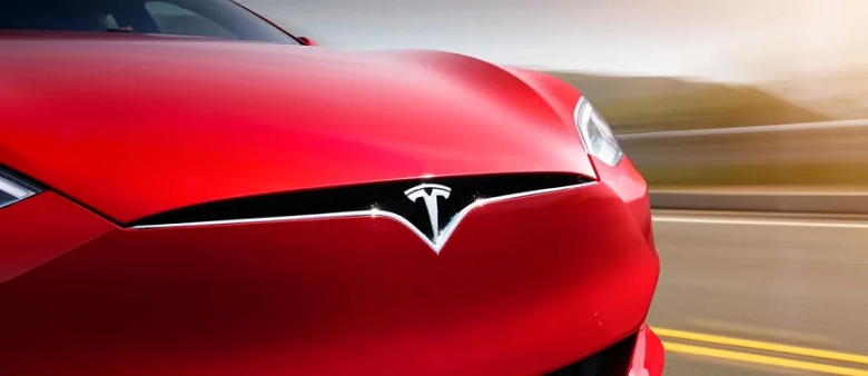Электромобили Tesla ожидает «железное» обновление. Беспроводная зарядка для смартфонов включена