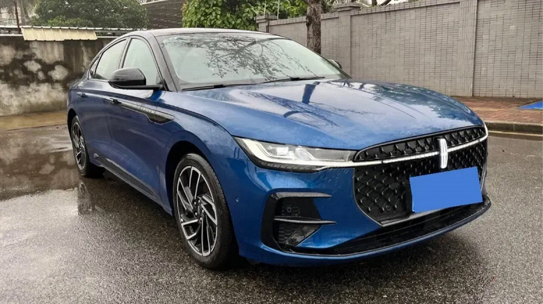 «Зефир», но не в шоколаде. В России начали продавать большой седан Lincoln Zephyr – у него 246 л.с., 8-ступенчатый «автомат» и 27-дюймовый экран