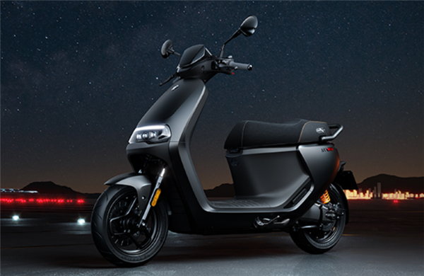 Электроскутер Ninebot E300P, разгоняющийся до 135 км/ч, стал хитом в Китае