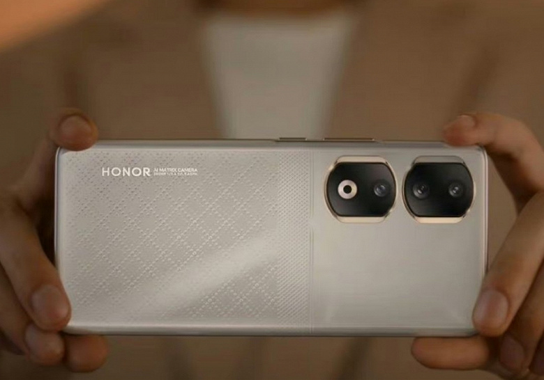 Смартфон с немерцающим экраном, лучше чем у Galaxy S23 Ultra и iPhone 14 Pro, и с топовой камерой. Представлен Honor 90 Pro