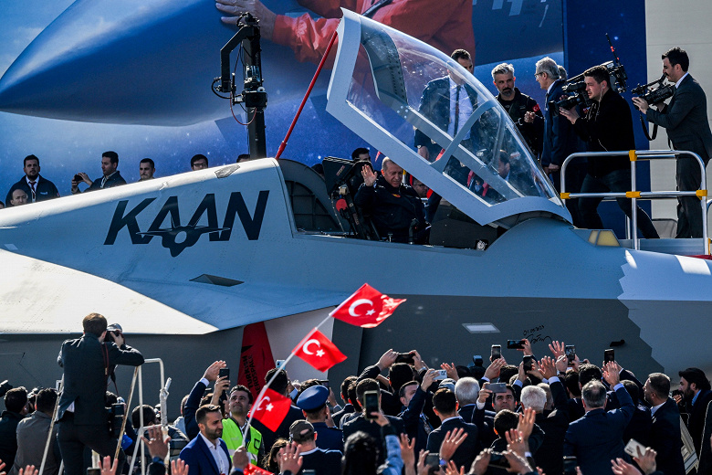 Представлен турецкий истребитель пятого поколения KAAN