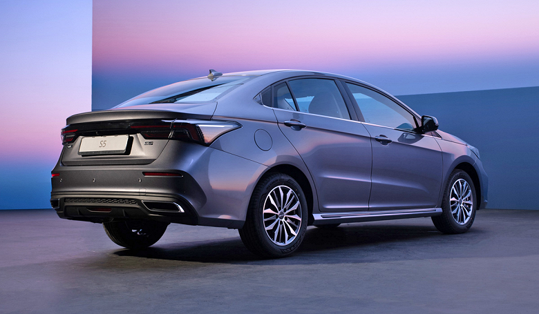 У российских дилеров появились первые седаны Omoda S5. Объявлены цены У российских дилеров появились первые седаны Omoda S5. Объявлены цены