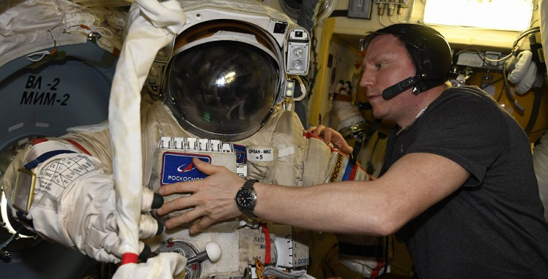 Запланирован новый выход российских космонавтов в открытый космос