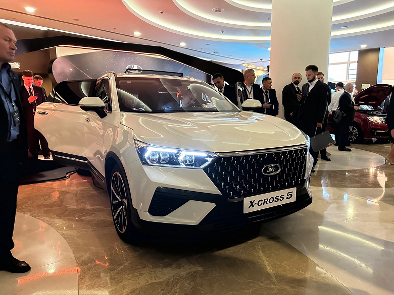 Новые модели Lada, которые будут собирать на бывшем заводе Nissan в Санкт-Петербурге, официально подтверждены Минпромторгом РФ