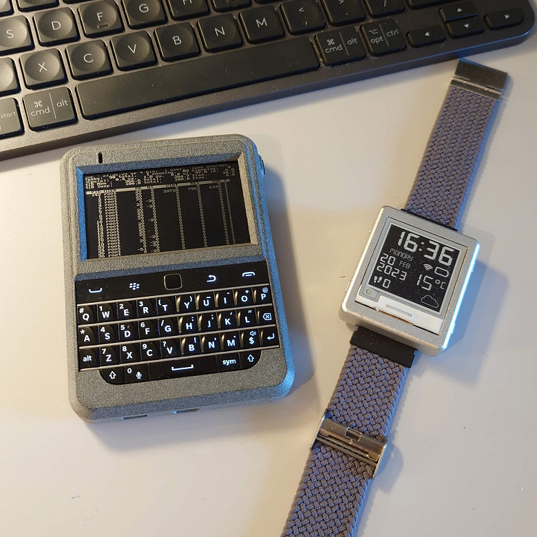 Клавиатура от BlackBerry Classic, экран Memory LCD и лишь одно приложение супермессенджера Beeper. Проект Beepberry предлагает собрать очень странное мобильное устройство