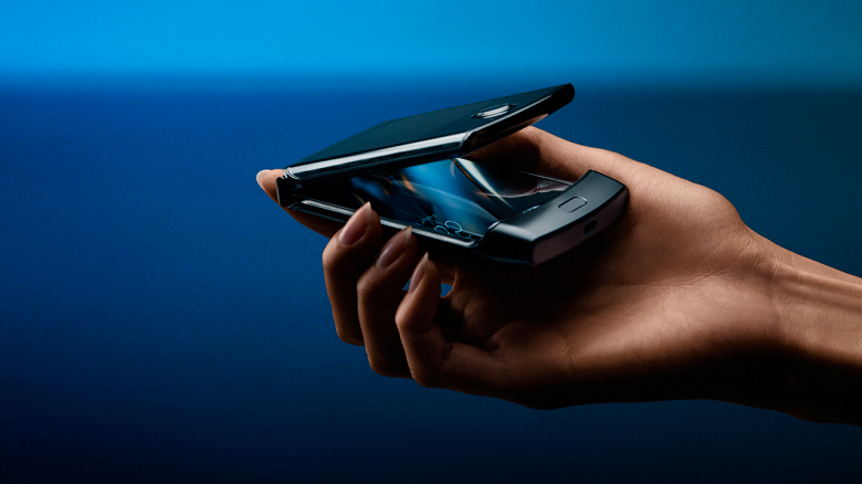 Уникальная раскладушка Motorola выходит 6 февраля