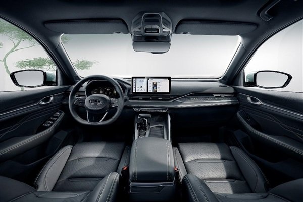 Бизнес-седан длиной 4,8 метра всего лишь за 15 тыс. долларов. Представлен 180-сильный Geely Preface, и его можно заправлять бензином «Аи-92»