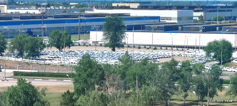 «Белое море» на АвтоВАЗе уменьшается. За неделю завод доделал 1500 Lada Vesta NG