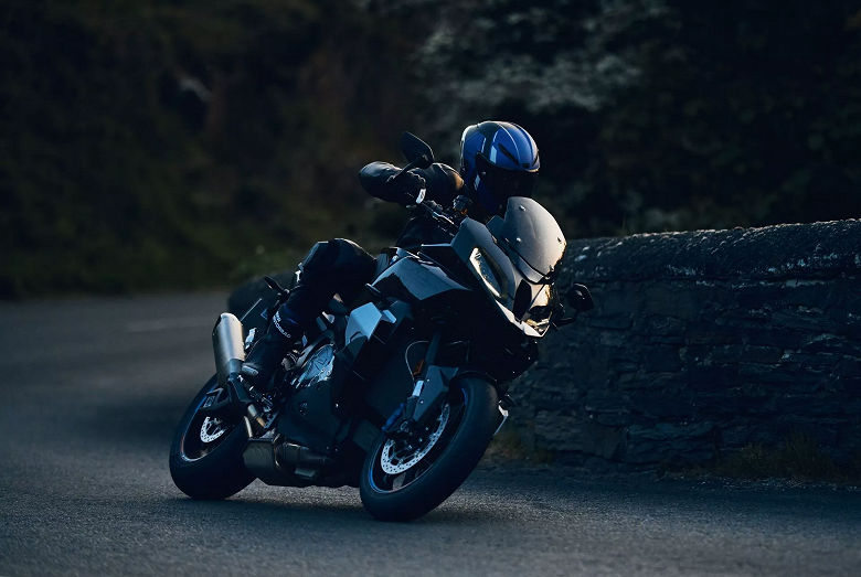 Представлен лёгкий и мощный мотоцикл BMW Motorrad M 1000 XR