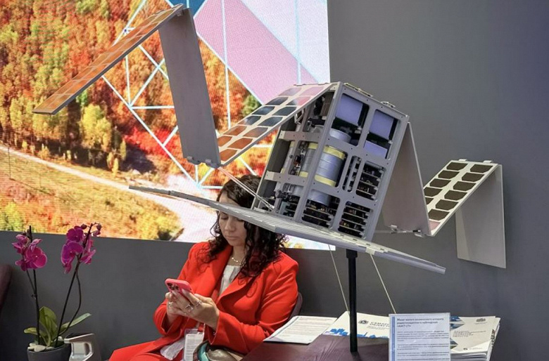 Представлен российский малый спутник «Аист-СТ». Он позволит наблюдать за поверхностью Землей при любых погодных условиях