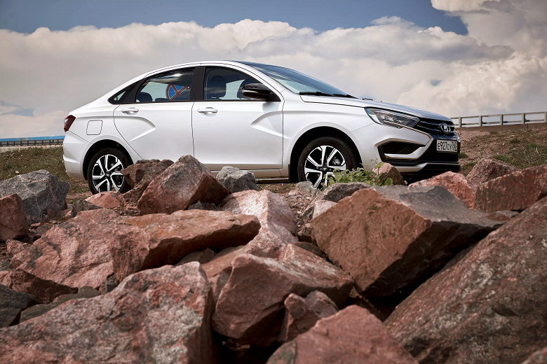 Появились первые данные о продажах Lada Vesta NG: спрос на уровне 2015 года, когда вышла оригинальная модель