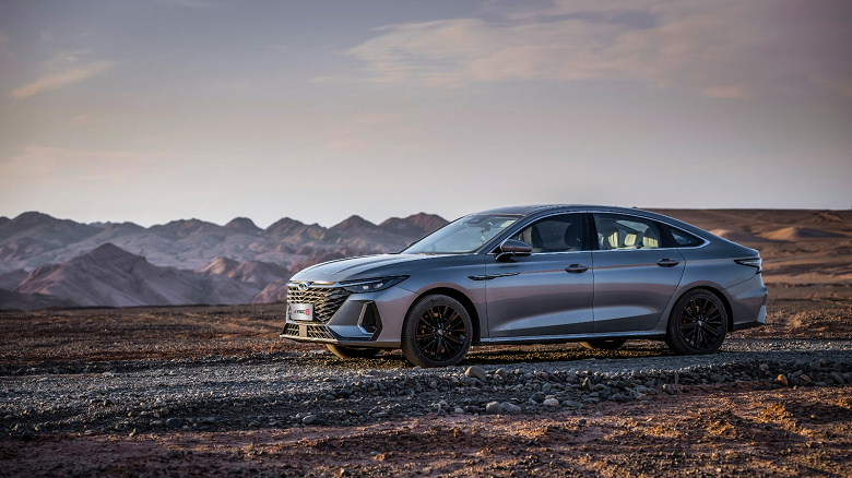 Замена Toyota Camry: гораздо дешевле, с меньшим расходом и богатым оснащением. Раскрыты особенности комплектаций Prestige и Ultimate бизнес-седана Chery Arrizo 8