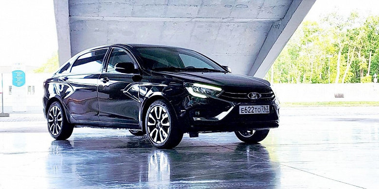 АвтоВАЗ предлагает использовать в такси класса «комфорт» Lada Aura вместо Toyota Camry и Kia K5