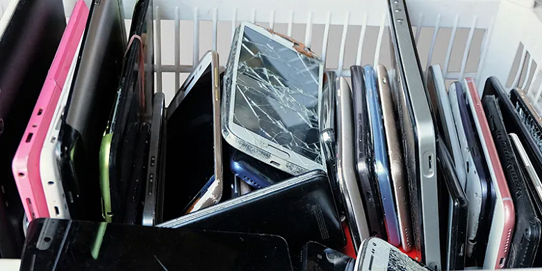 Миллиарды ненужных телефонов хотят переработать, чтобы получить 50 тыс. т меди, 500 т серебра и 100 т золота