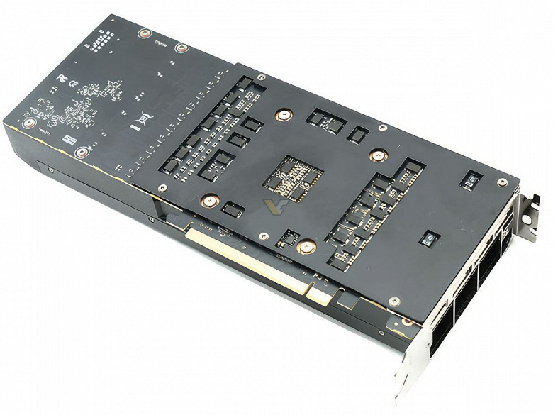 Asus, MSI или Gigabyte такого не предлагают. Afox оснастила свою первую GeForce RTX 4090 «турбиной»