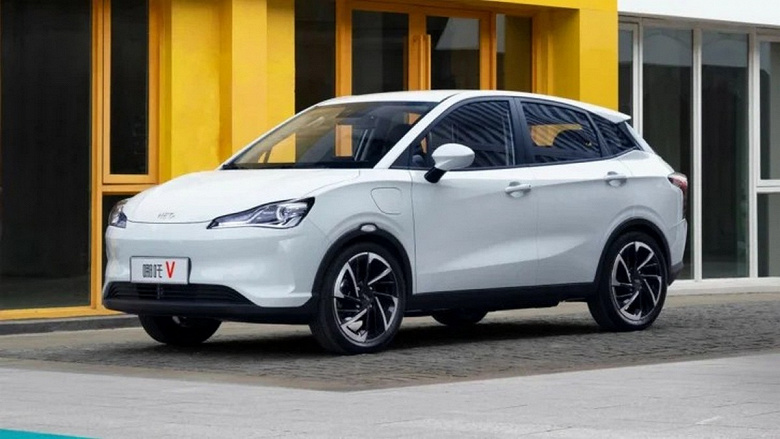 Сразу несколько конкурентов для отечественного «Москвича». В Россию могут привезти электромобили Hozon по цене от 2,22 млн рублей