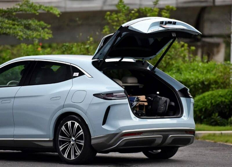 Детище BYD и Mercedes-Benz наконец представлено официально: кроссовер Denza N7 оказался гораздо дешевле, чем ожидалось